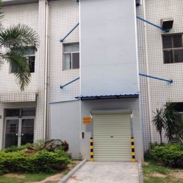 藥業升降機案例-華楠駿業